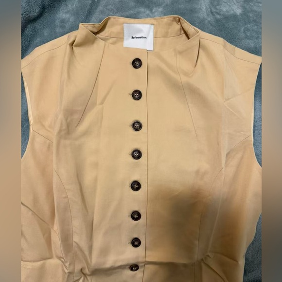 Reformation Lottie Vest Blonde - Picture 7 of 7